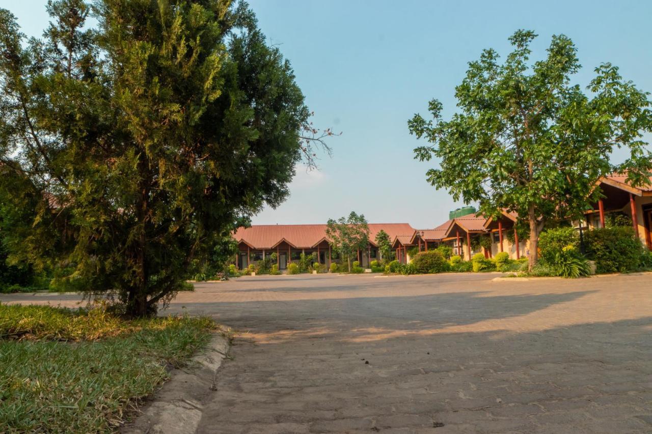 Shakespeare Court Serviced Apartments Лусака Экстерьер фото